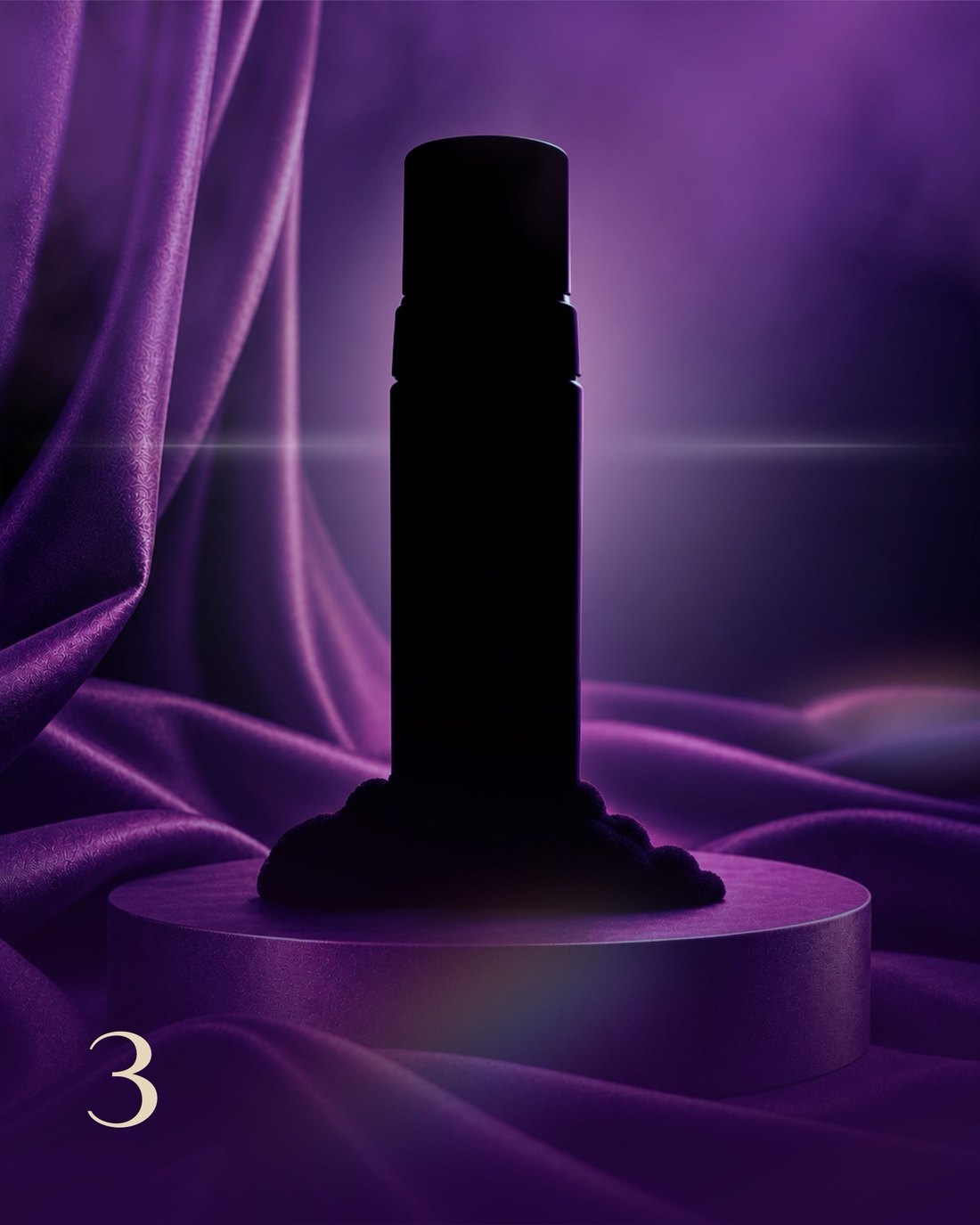 Lançamento 3: silhueta de frasco sobre pedestal de cetim roxo